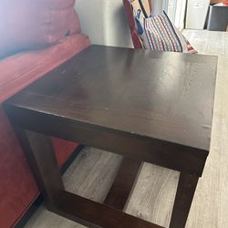 Pair of End tables 