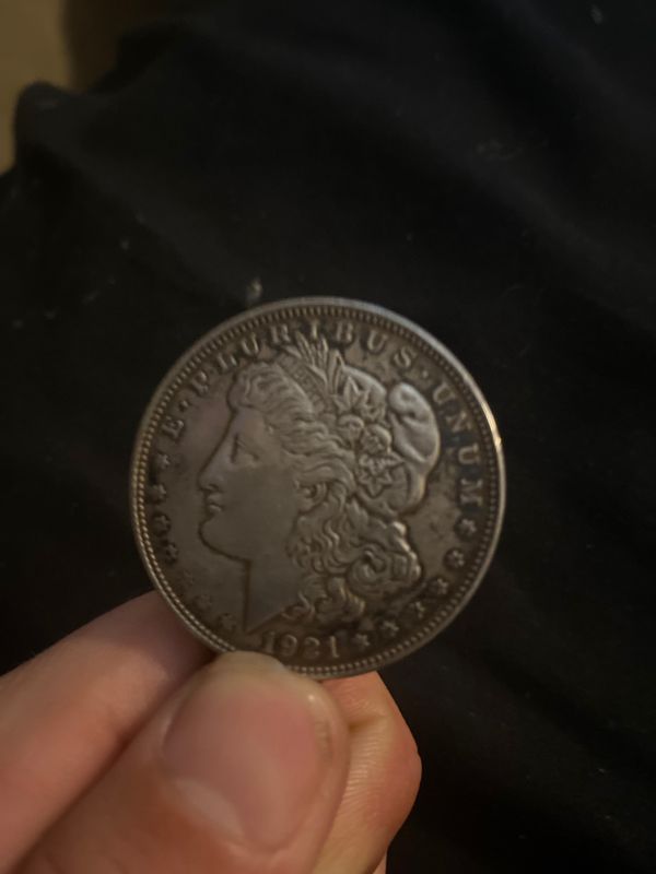 E • Pluribus • UNUM †(1921 Silver One Dollar Coin) not to sure what