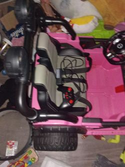 Jeep pink Wrangler electric car toy