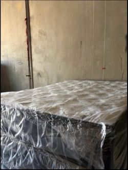 Brand new pillow top queen size mattress