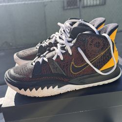 Kyrie VII