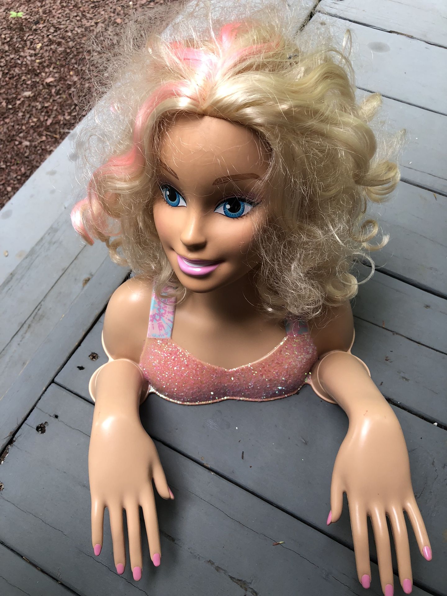 Style The Barbie Nails And Hair
