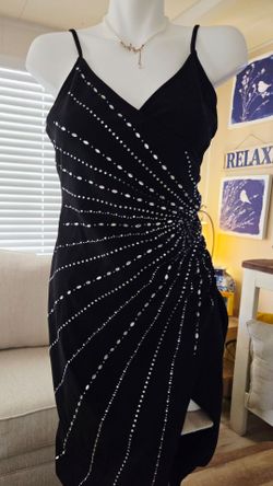 BEAUTIFUL BLACK DRESS!
