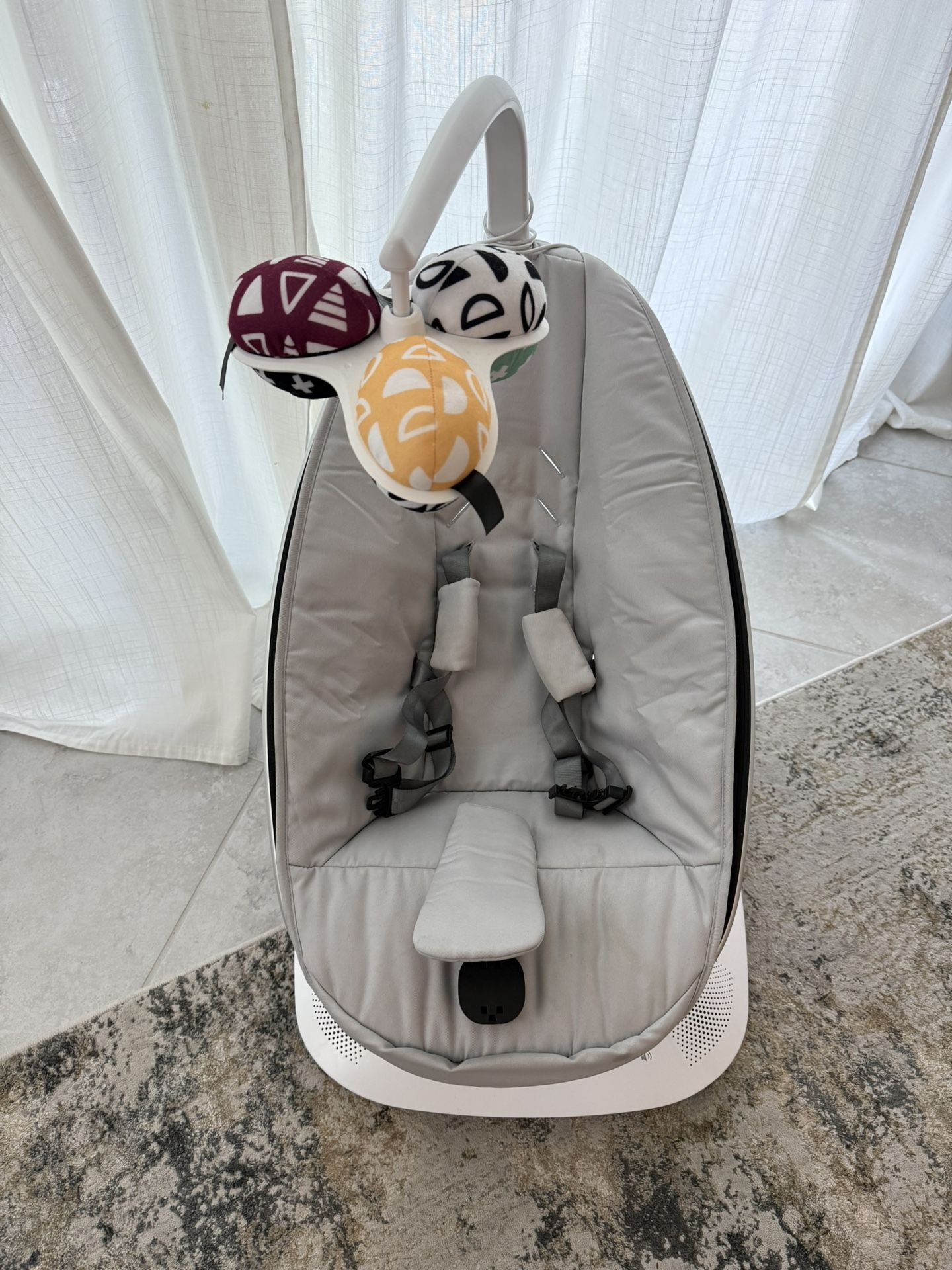 4moms mamaRoo Amazing Swing!