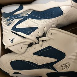 Jordan's White Blue Size 3 Youth