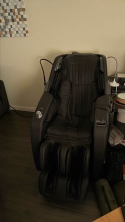 Like new Insignia massage chair purchased from Best Buy