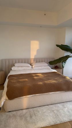 King Bed | Pearl Upholstered Bed | Like New