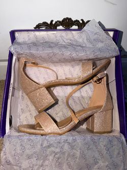 5 1/2  champagne heels