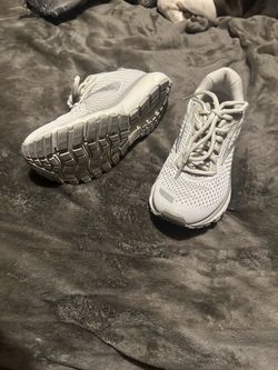 Brookes Ghost 12 sneakers