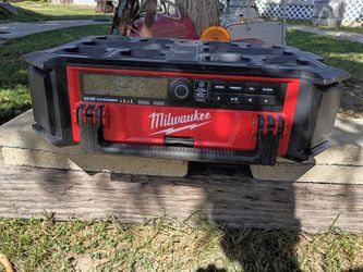 Milwaukee M18 Jobsite Radio with Charger
