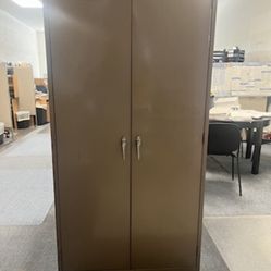 METAL SUPPLY CABINET LIKE NEW/MONROVIA