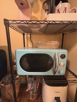 Retro-style Microwave