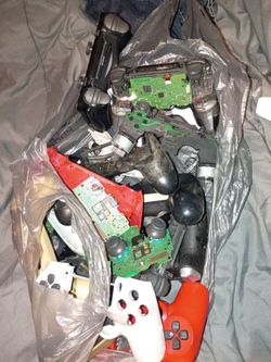 PS 4  Controllers  (6 ) ****PARTS OR FOR FIX****