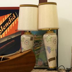 Pair of Vintage, tall lamps 👍