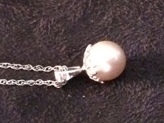 14kt white small gold pearl pendant with silver chain $65