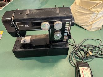 Vintage Riccar 2925 Sewing Machinw