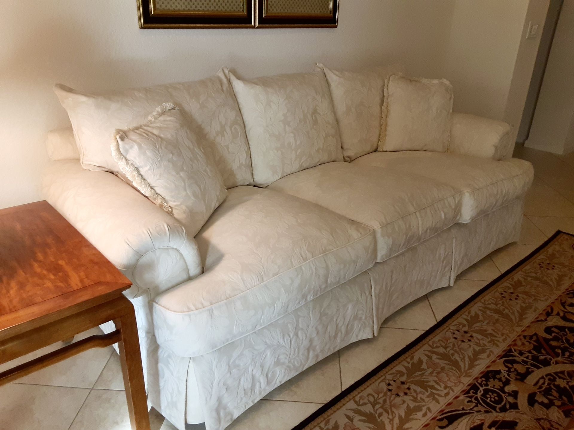 Thomasville Furn. Cream White Sofa Couch EXCELLENT COND.