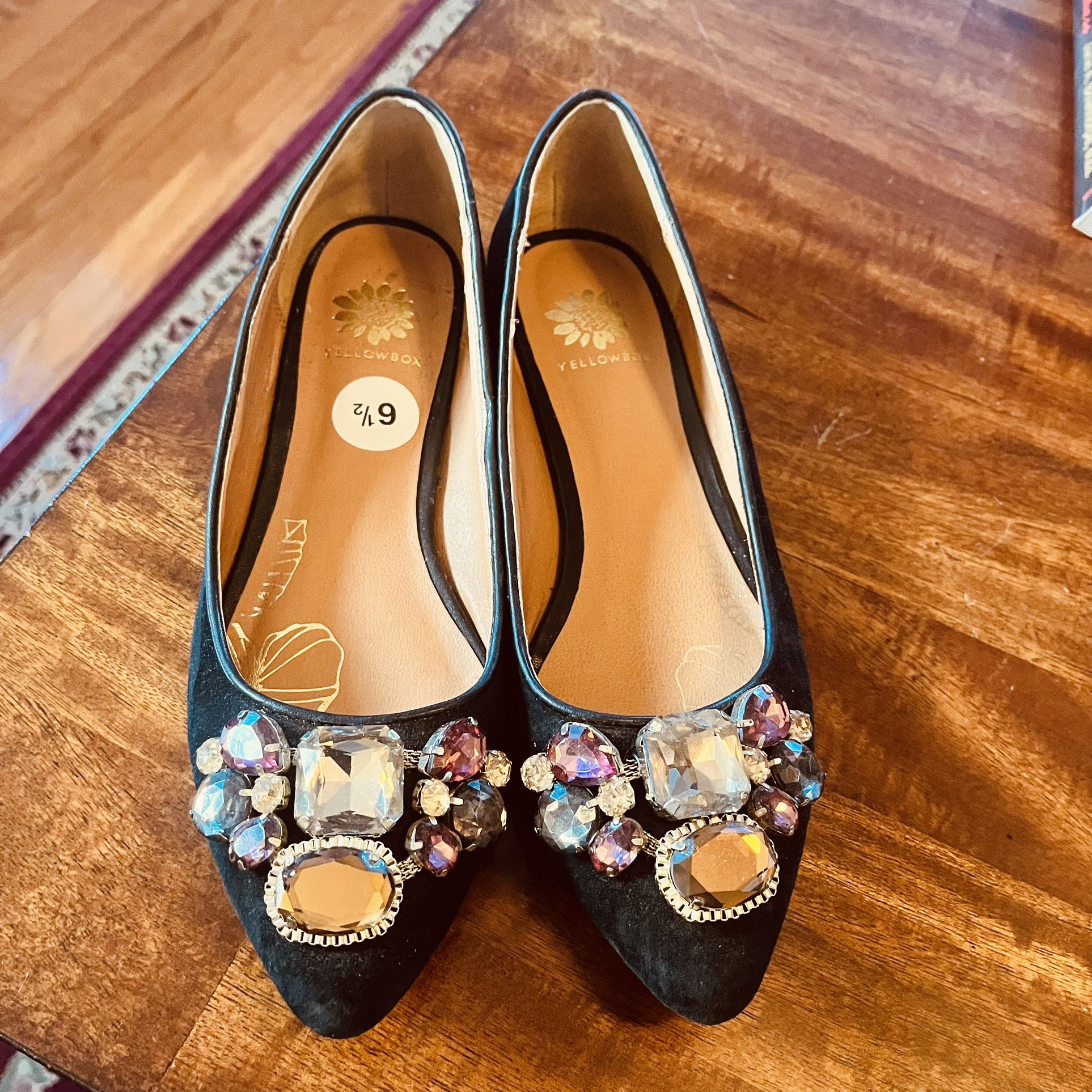 Ladies Yellow Box Shoes Size 6 1/2