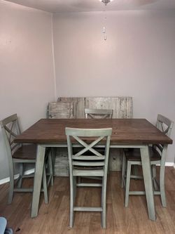 Free dining table