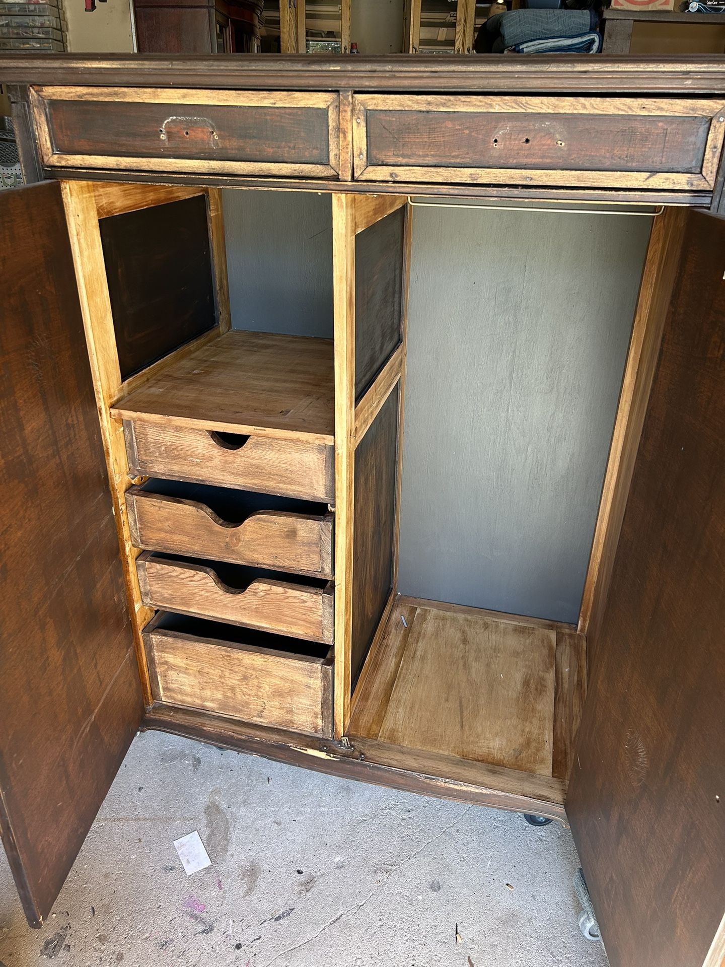 Free Armoire