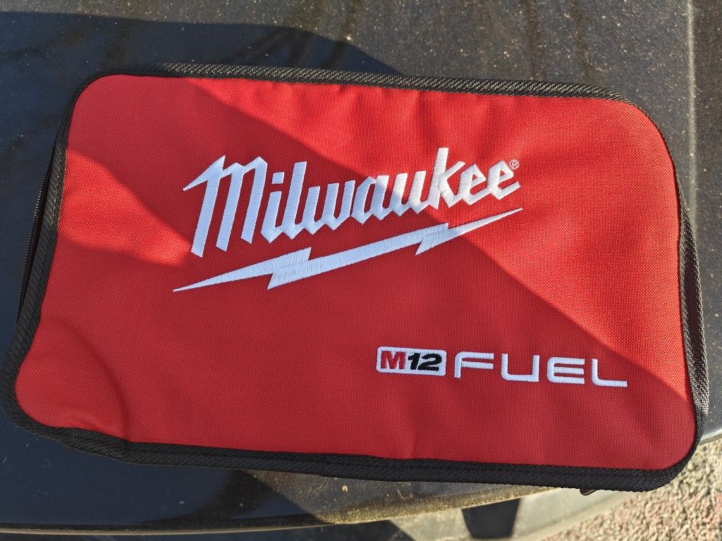 Milwaukee M12 FUEL Stubby 3/8in. Impact Wrench