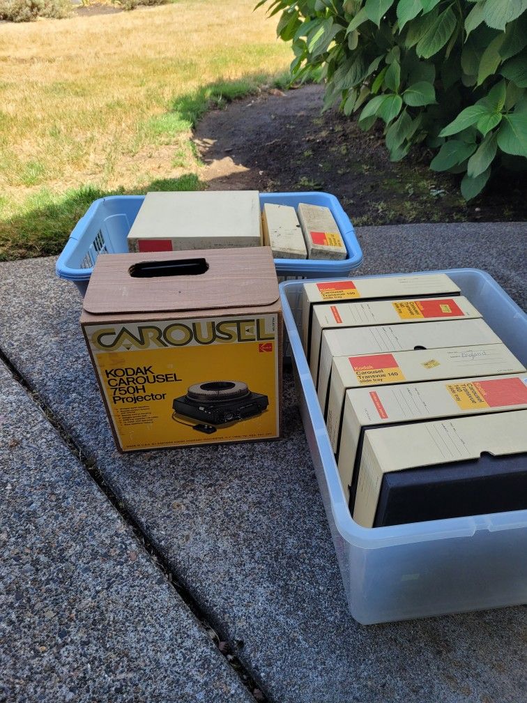 Kodak Carousel 750H Projector + Slidetrays