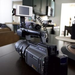 SONY DSR PD-170 (Excellent Condition)