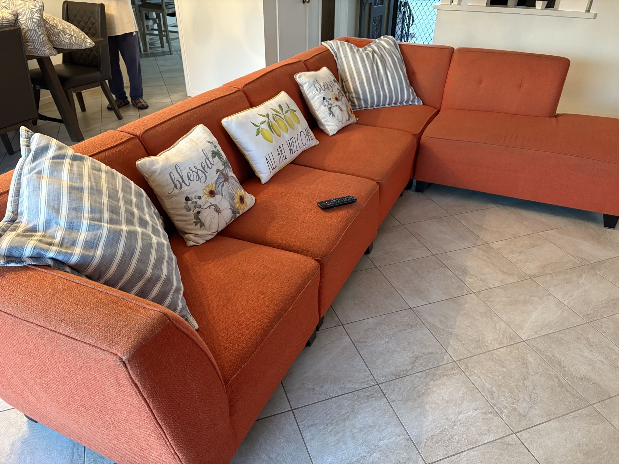 LIVING SPACES SECTIONAL COUCH (5pcs) 