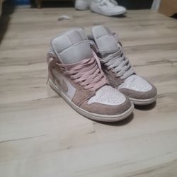 Jordan 1 Mid 