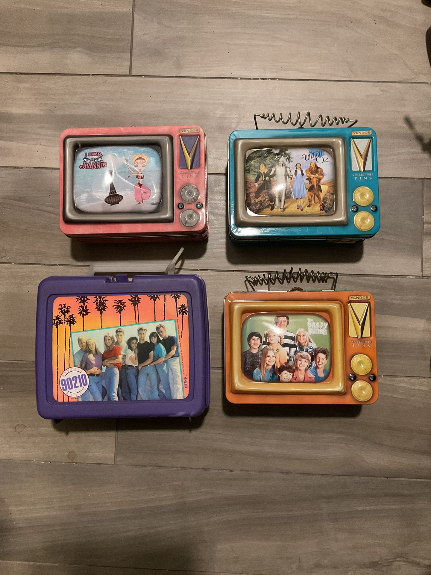 Vandor Vintage Lunchboxes Brady Bunch, The Wizard Of Oz, I Dream Of Jeannie, 90210, Bayport, NY 11705