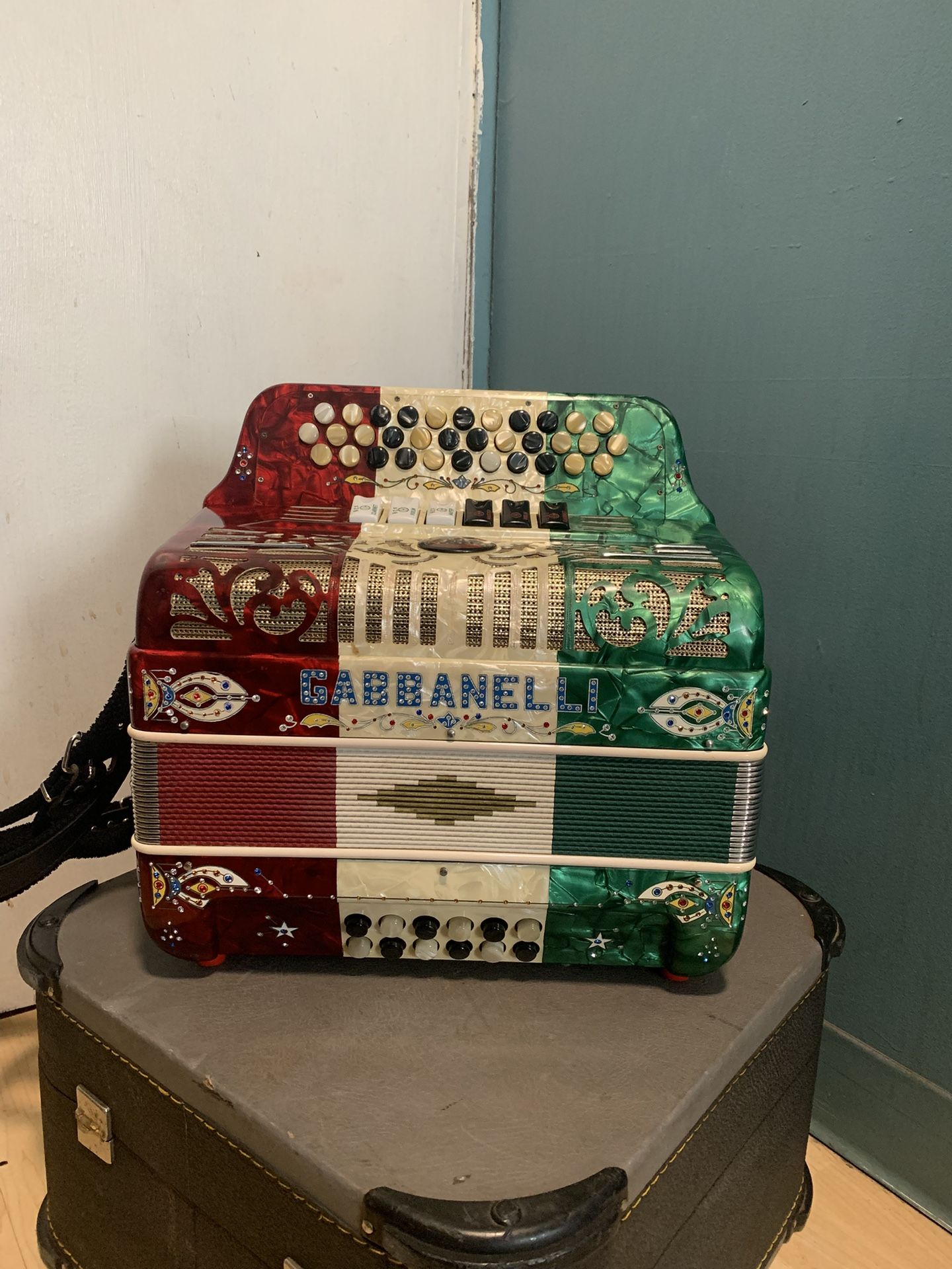 Accordeon Gabbanelli.  Mi. Y    Fa