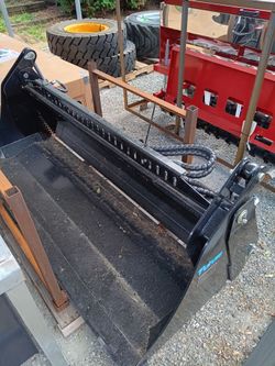 72" Skid Steer Hydraulic 4in1 Bucket Attachment. New