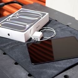 11 Inch iPad Pro (M4) 2024 WiFi + Cellular 