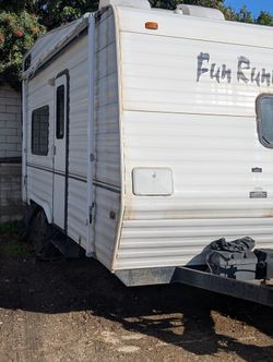Travel Trailer Fun Runner 18-Footer Sleep 6