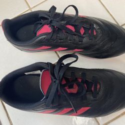 Soccer Cleats Size 5