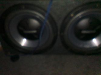 2 Kenwood 12s subwoofers, box, amplifier, base control knob