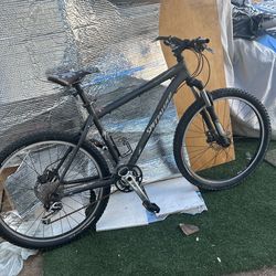 26 In. Specialized Rockhopper Great condition