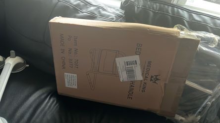 Bed assist handle