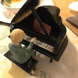 Pekeńo  Pianito De Colección De 3 Piesas