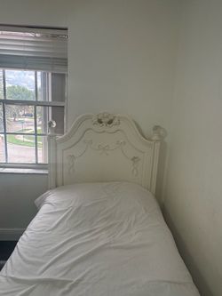 2 Disney Princess White Twin  Bed Set