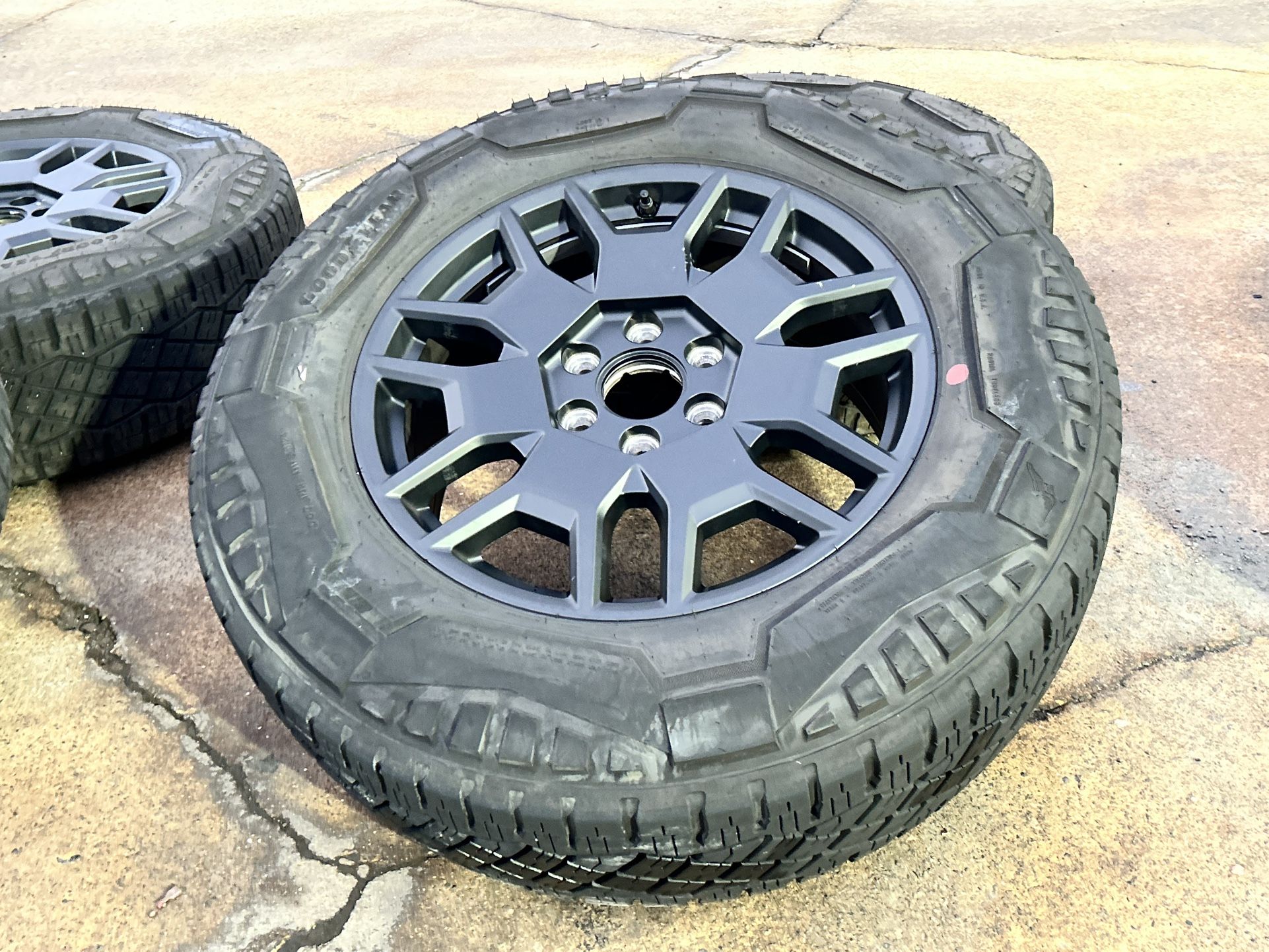 (4) OEM 2024 Tesla Cybertruck Wheels Goodyear All Terrain Tires SENSORS 60%