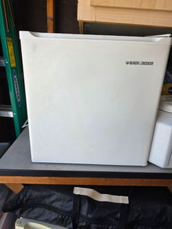 Mini refrigerator