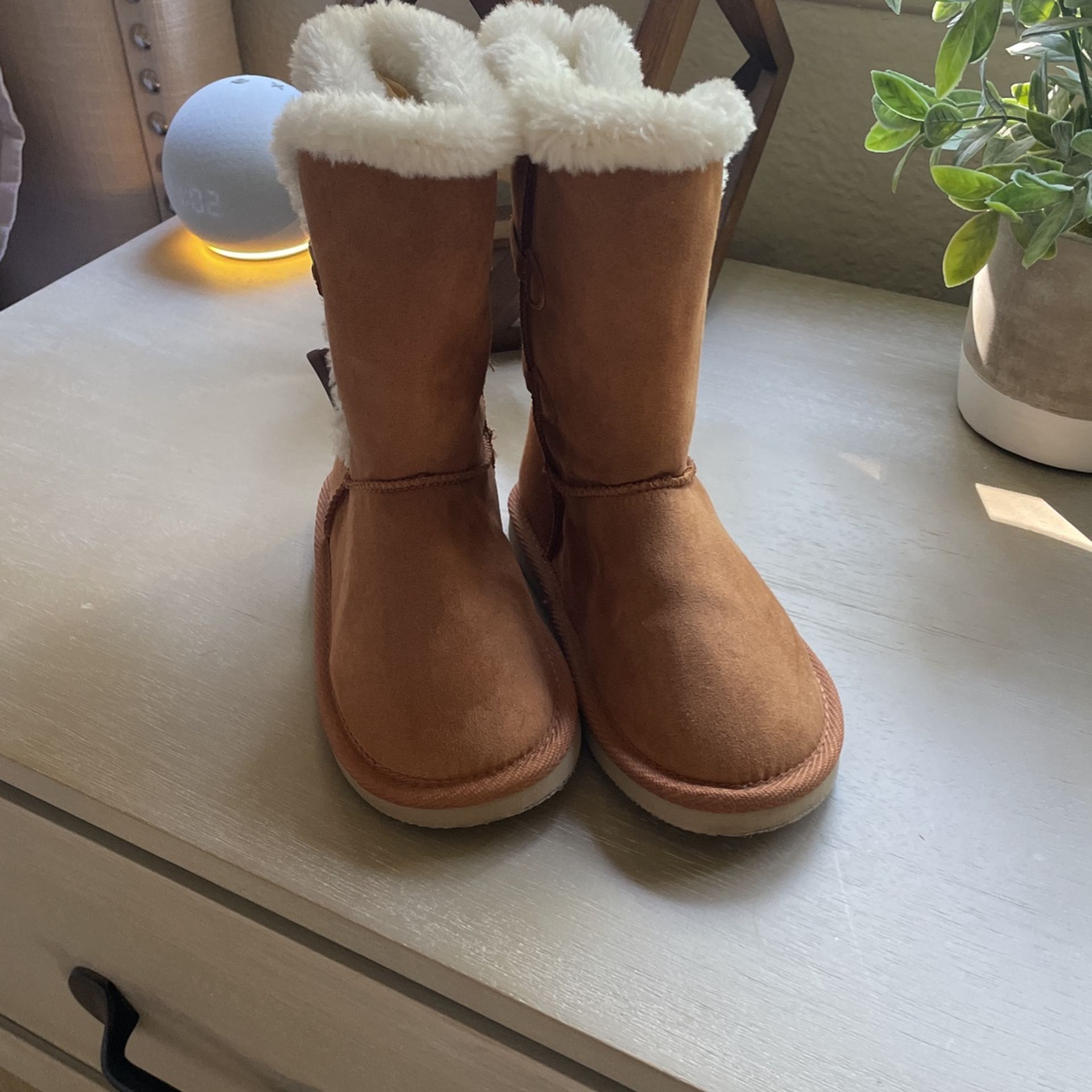 Old Navy Toddler Fur Boots