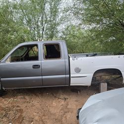 Selling parts only 04 chevy silverado