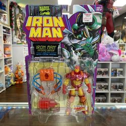 Iron Man Infernd Armor with water firing arsenal 1996 Toy Biz