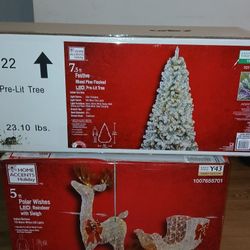 7.5ft Christmas Tree And Yard Decoration