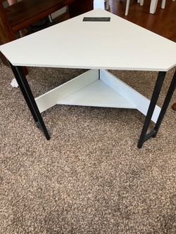 Corner computer desk