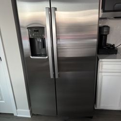 GE 25.3 cu. ft. Side by Side Refrigerator