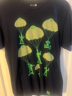 Johnny Cupcakes -parachute soldiers