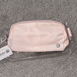 Lululemon everywhere belt bag